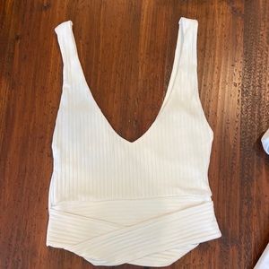 Zara White cropped ribbed V-neck tank top. Size Small